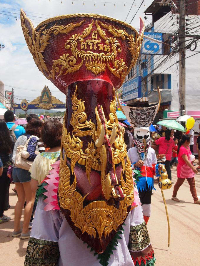 ド派手なお面でパレード！？タイの奇祭『ピーターコーン祭り』とは