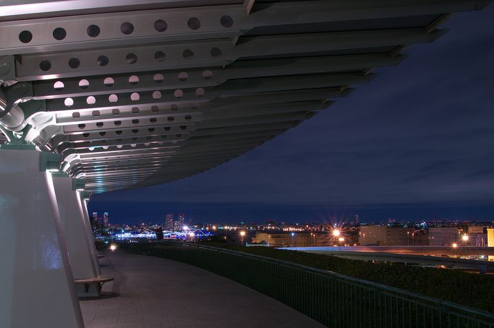 横浜の夜景 下から見るか横から見るか みなとみらいの夜景スポット8選はこれだ Retrip リトリップ