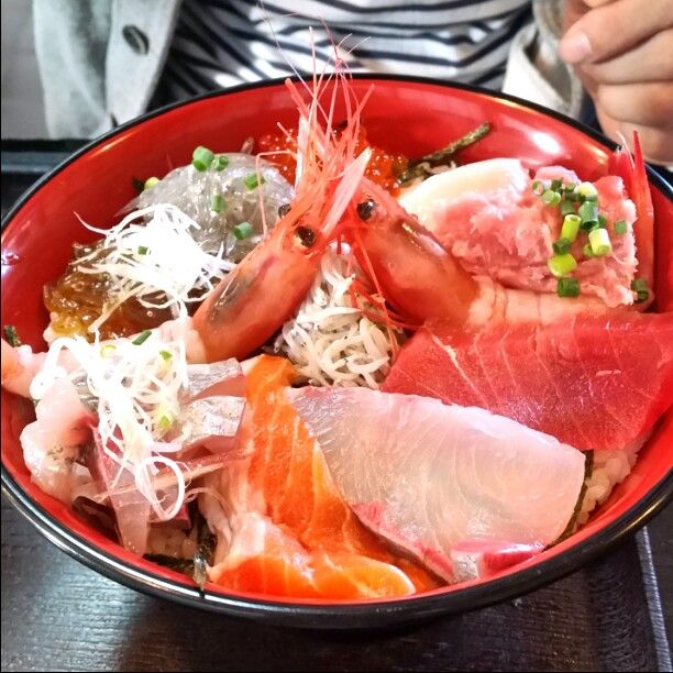 海の幸を食べ尽くそう！江ノ島の本当に美味しい海鮮丼のお店5選 RETRIP[リトリップ]