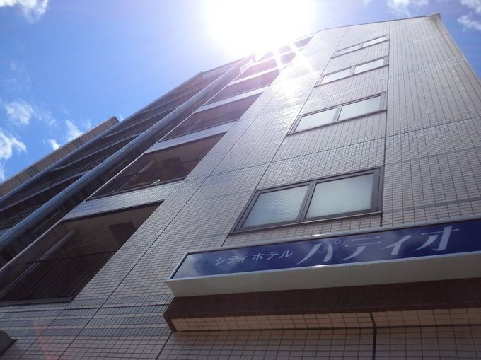 高松駅から徒歩約15分。丸亀町グリーン徒歩約2分の場所にあるシティホテルパティオ。