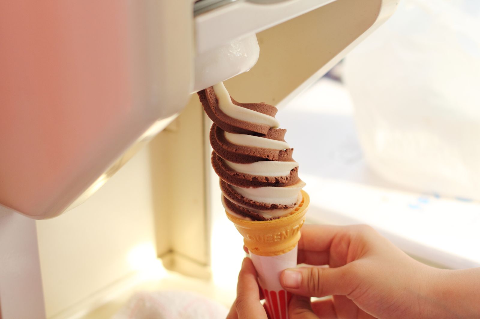 口いっぱいに甘い幸せ！日本全国にある「ジャンボソフトクリーム」10選