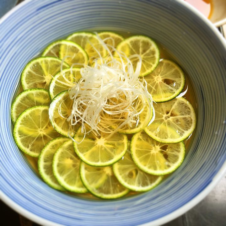 君のそばで感じる夏の香り。下北沢「打心蕎庵」のすだち蕎麦が食べたい