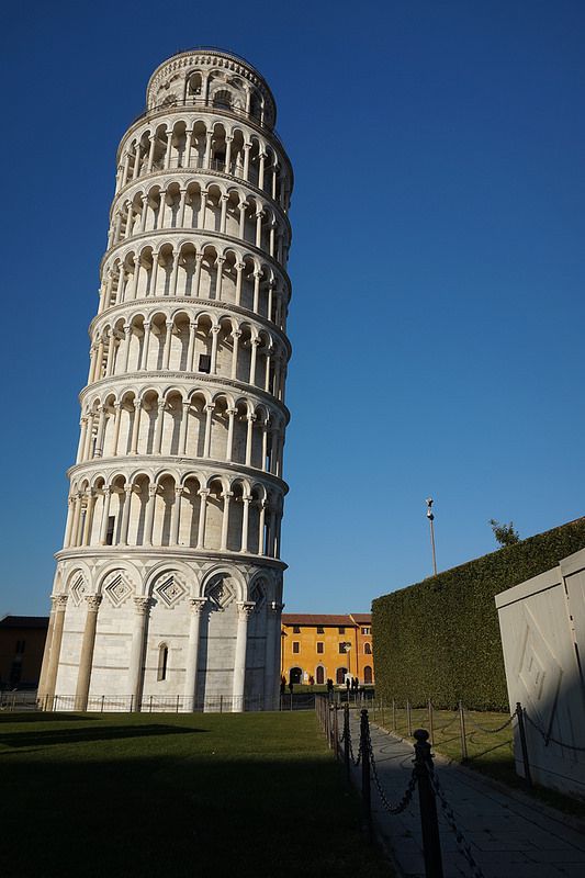 なぜ倒れない イタリアの観光名所 ピサの斜塔 と奇跡の広場のヒミツ Retrip リトリップ