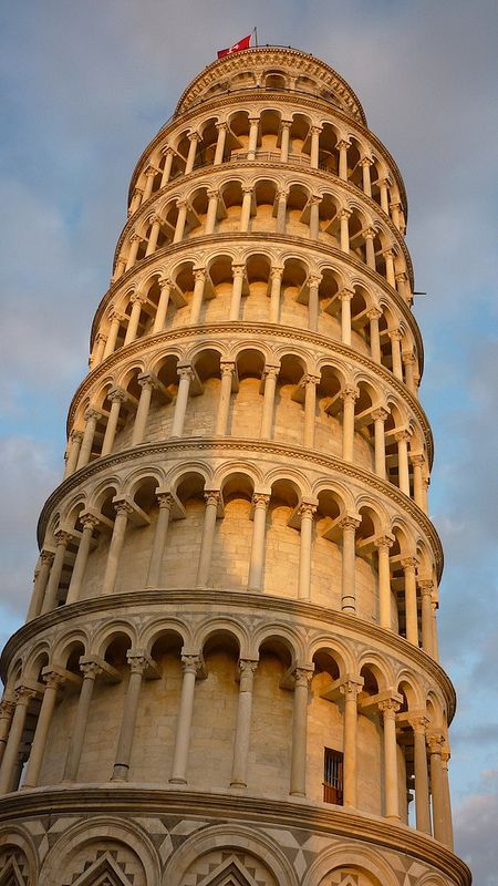 なぜ倒れない イタリアの観光名所 ピサの斜塔 と奇跡の広場のヒミツ Retrip リトリップ
