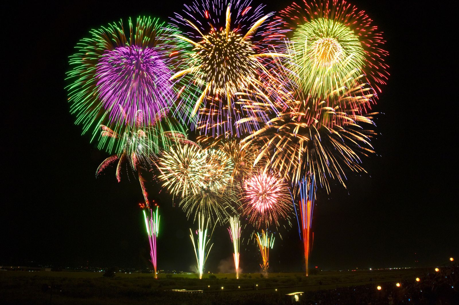 終了】行きそびれた人もまだ間に合う！「多摩川花火大会」今年は秋に