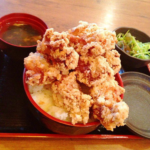 からあげ好きは急げ 立川 ひなたかなた の デカ盛り唐揚げ丼 が魅力的すぎる Retrip リトリップ