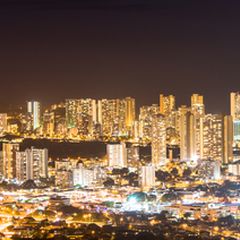 ハワイの美しい夜景 静かなワイキキビーチ2」の夜景壁紙・写真｜気まぐれな旅人