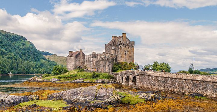湖面に輝く黄金の古城 スコットランドで最も美しい アイリーン ドナン城 Retrip リトリップ