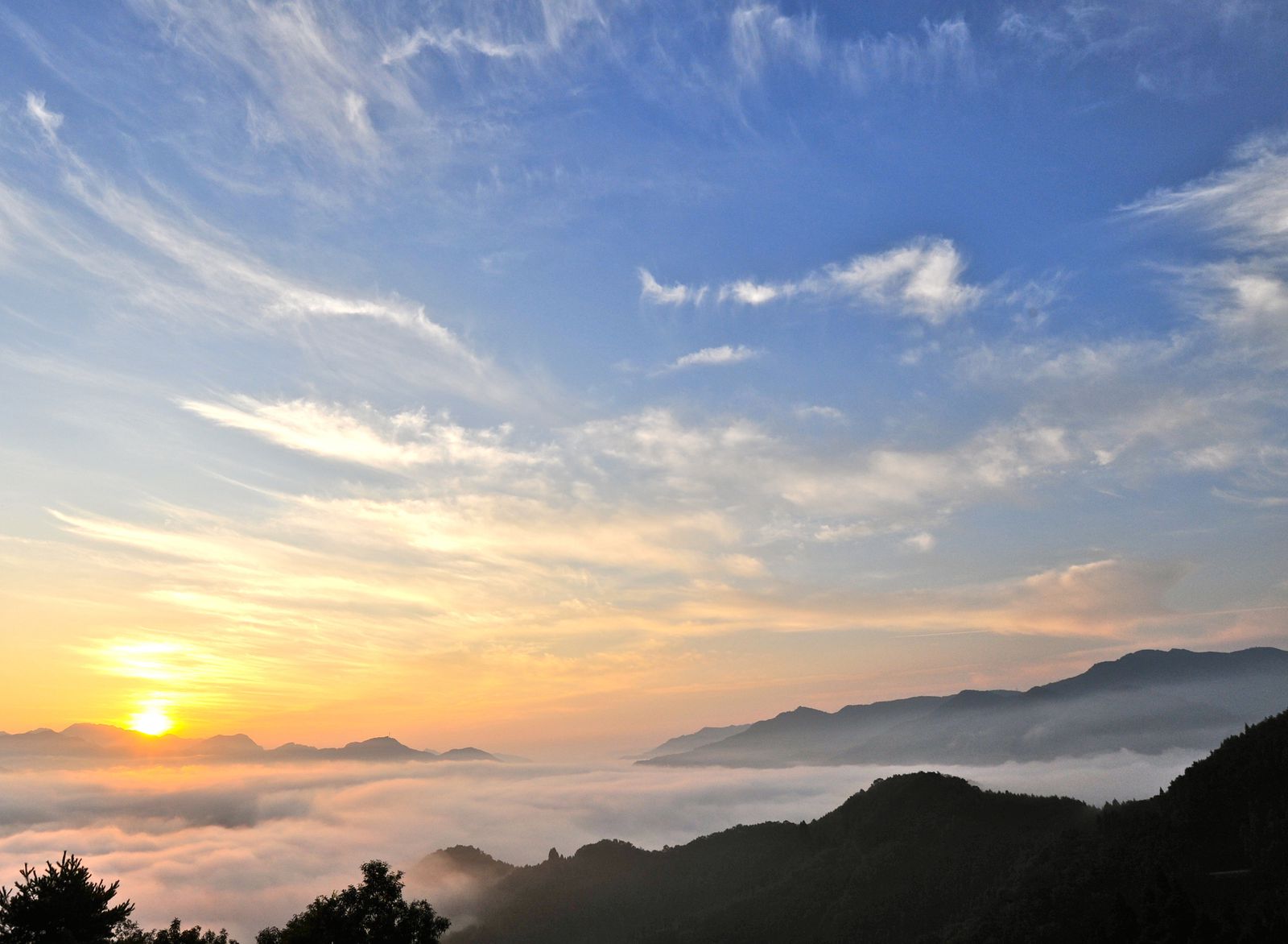 空に広がる絶景の海景色 日本にあるとは思えない神々しい 雲海スポット9選 Retrip リトリップ