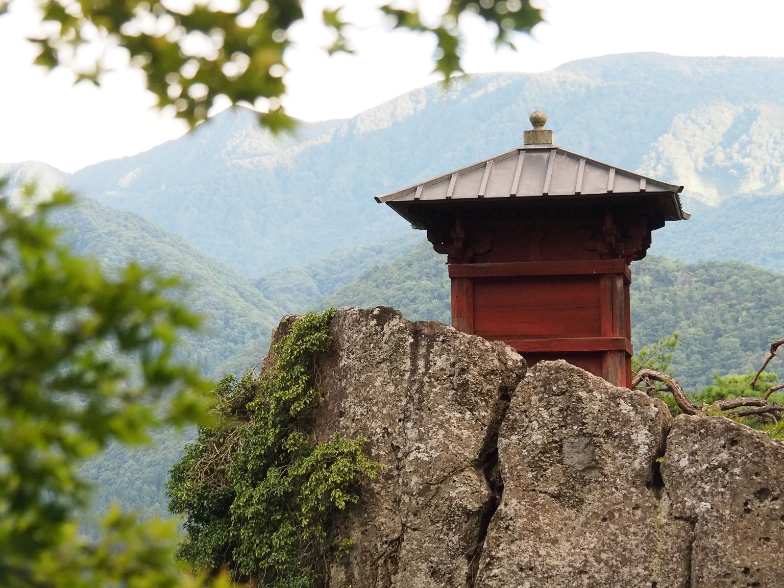 松尾芭蕉ゆかりの地 絶壁に建つ 山寺 の魅力 Retrip リトリップ