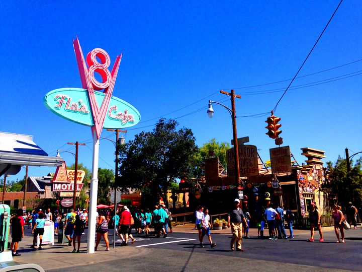 まるで映画の世界 カリフォルニアディズニー カーズランド に行くべき５つの理由 Retrip リトリップ