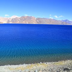 富士山より高くにある天空の湖 パンゴン湖 の青く透き通った水面が美しい Retrip リトリップ