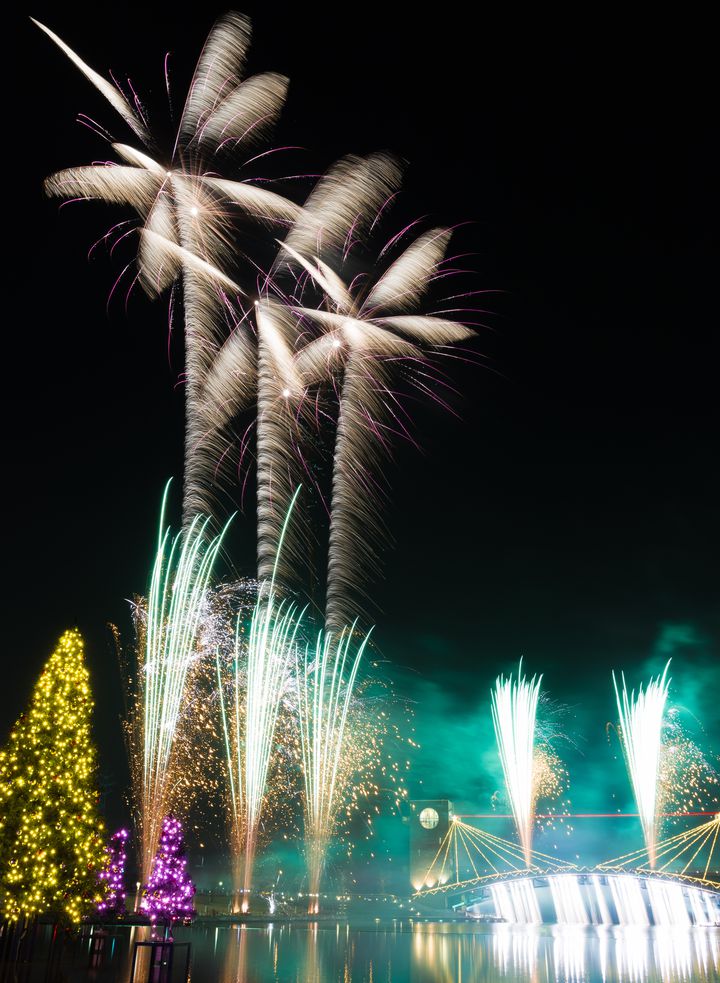 終了 約1000発の花火が富山冬の夜空彩る 環水公園スイートクリスマス17 開催 Retrip リトリップ