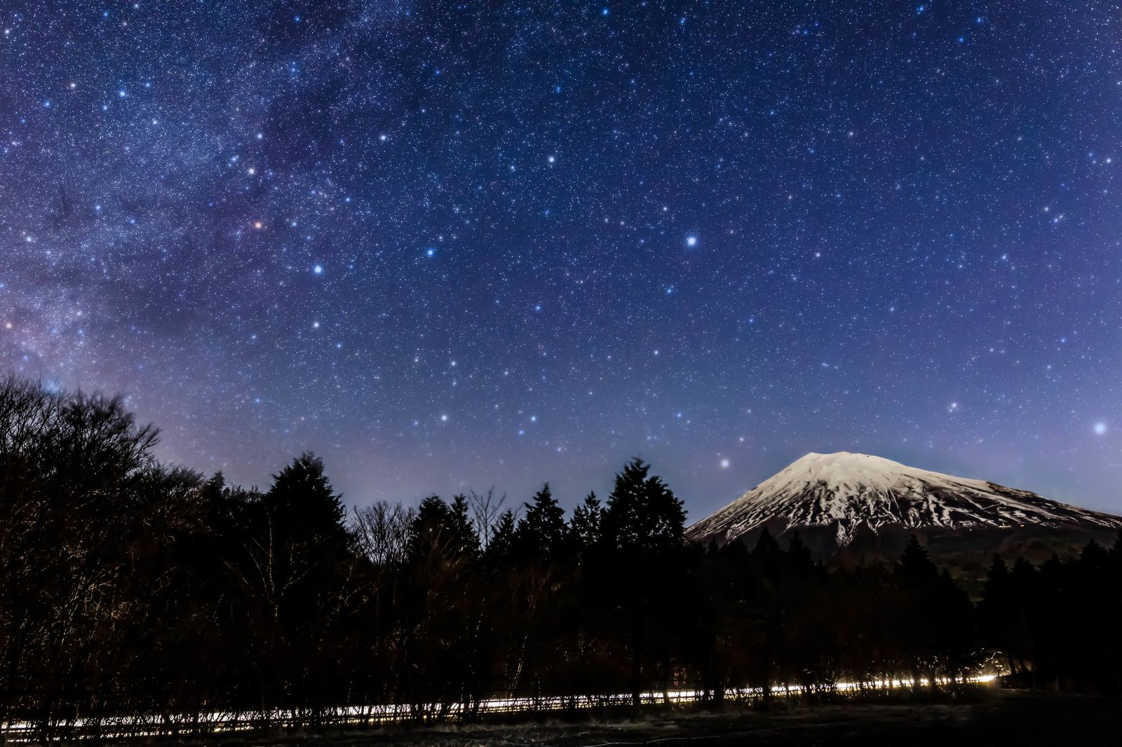 満天の星空と富士山を キャンプに最適 山中湖 でおすすめのキャンプ場7選 Retrip リトリップ