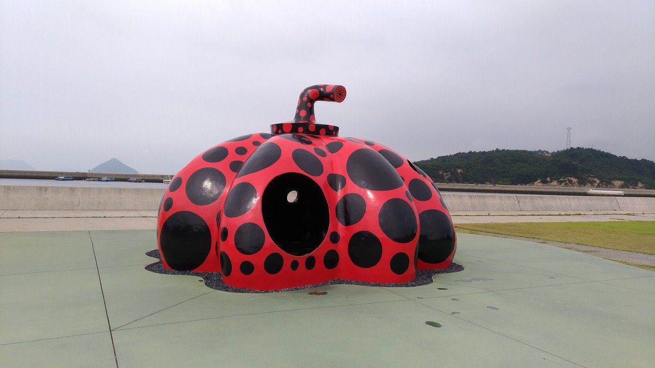 草間彌生 赤かぼちゃ Retrip リトリップ