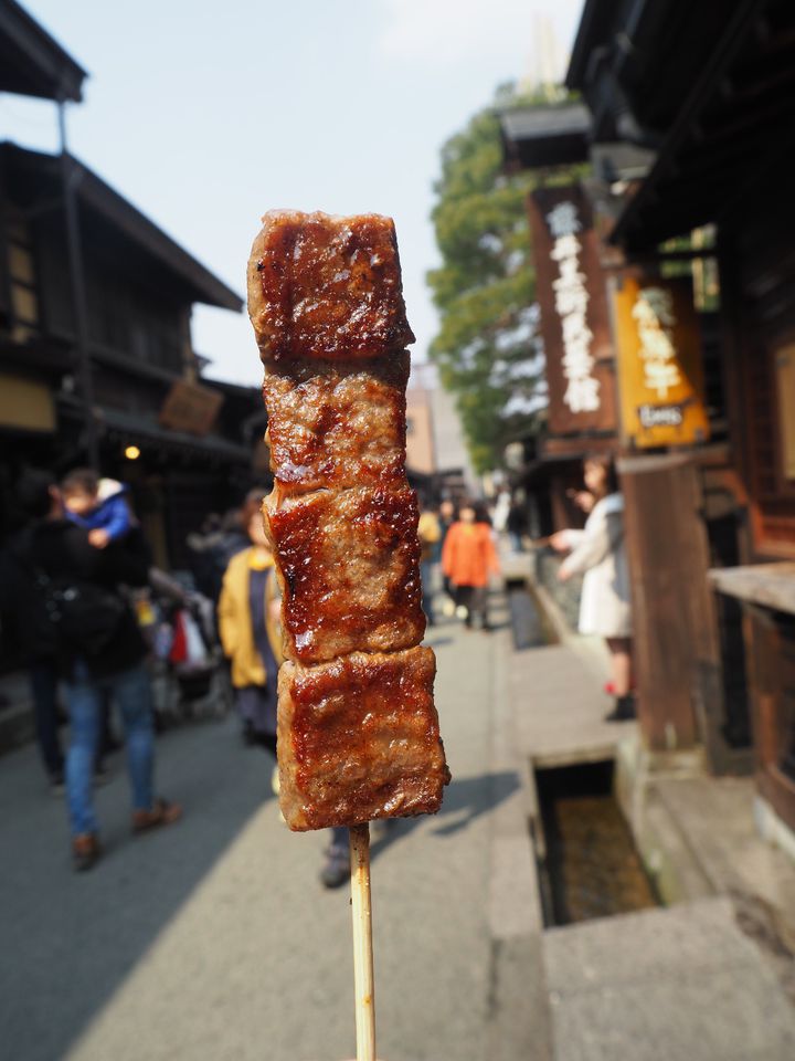 旅行が100倍楽しくなる 飛騨高山の 古い町並み のおすすめ食べ歩きグルメ7選 Retrip リトリップ