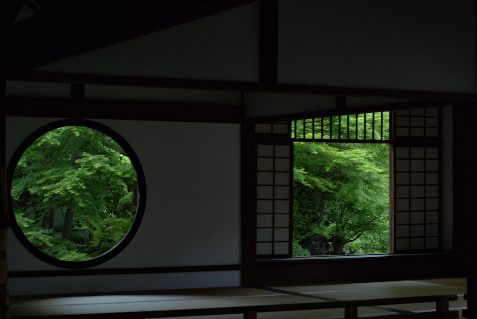 丸窓から覗く日本の夏 新緑が映える京都の 源光庵 は和の心に響く美しさ Retrip リトリップ