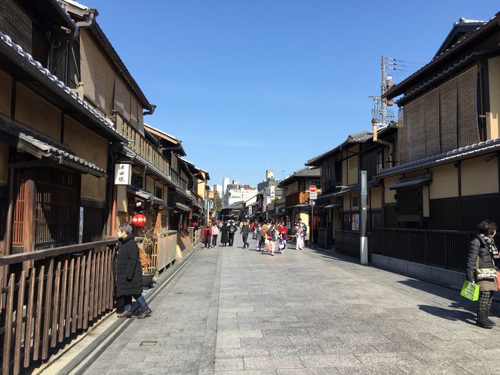 はんなり京散歩してみない 京都 祇園の 花見小路通 が素敵すぎる Retrip リトリップ