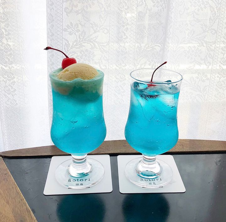 キラキラを閉じ込めた青春の味。オトナのための全国クリームソーダ図鑑