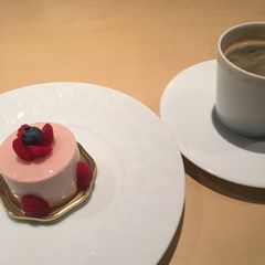 売り切れ必至 芸術的なケーキ屋で話題の京橋 Hidemi Sugino とは Retrip リトリップ