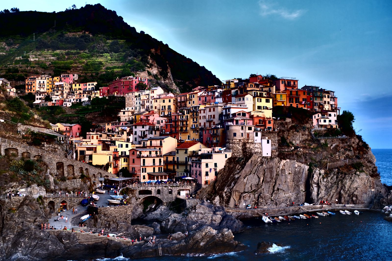 まるでおとぎ話の世界 イタリアのカラフルな崖の上の村 マナローラ とは Retrip リトリップ