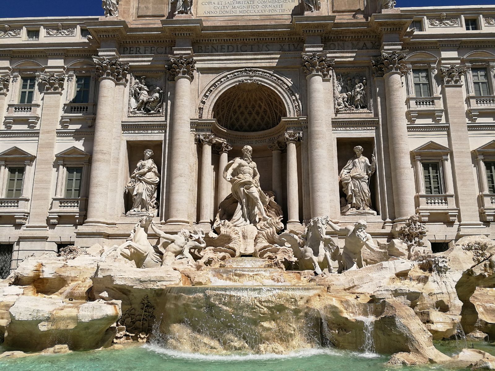 1枚目の画像 ローマ観光するなら必見 トレビの泉 ですべき5つのこと Retrip リトリップ