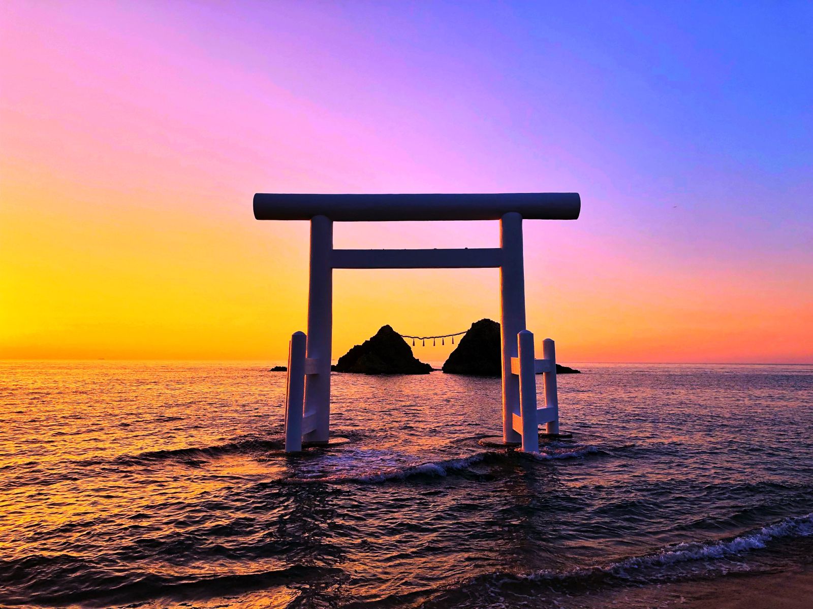 神秘的な絶景！“海に浮かぶ鳥居”が見られる日本全国のスポット8ヶ所