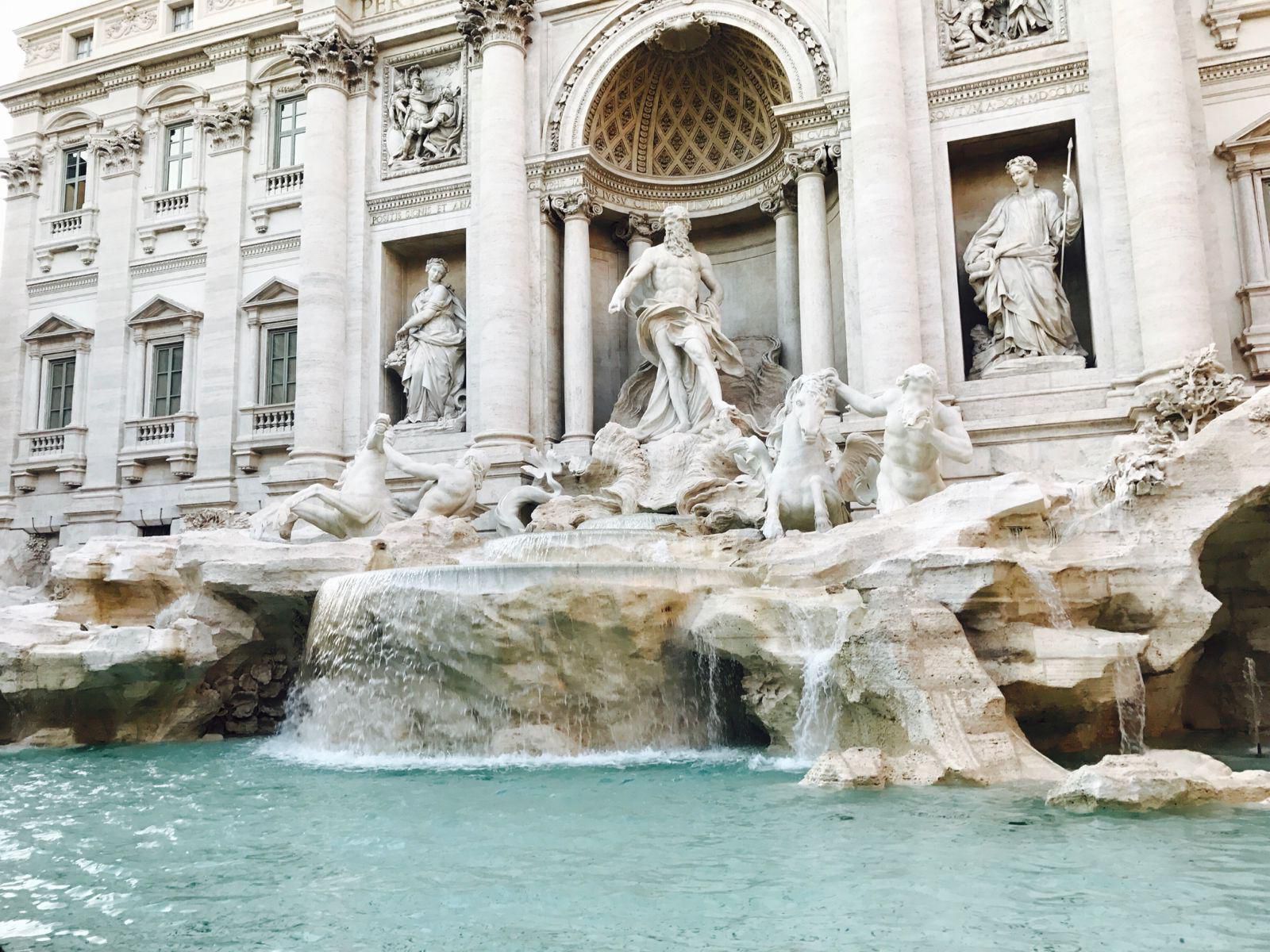 5枚目の画像 ローマ観光するなら必見 トレビの泉 ですべき5つのこと Retrip リトリップ
