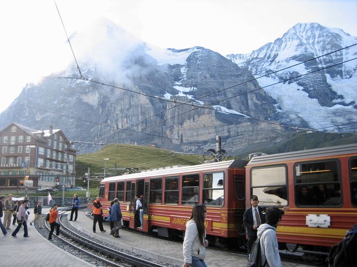 大自然を走りぬける スイスの登山鉄道 ユングフラウ鉄道 はまるでハイジの世界 Retrip リトリップ