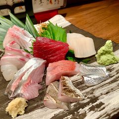 お皿から溢れ出てるよ 東京の絶対に行きたい こぼれ寿司 7店 Retrip リトリップ