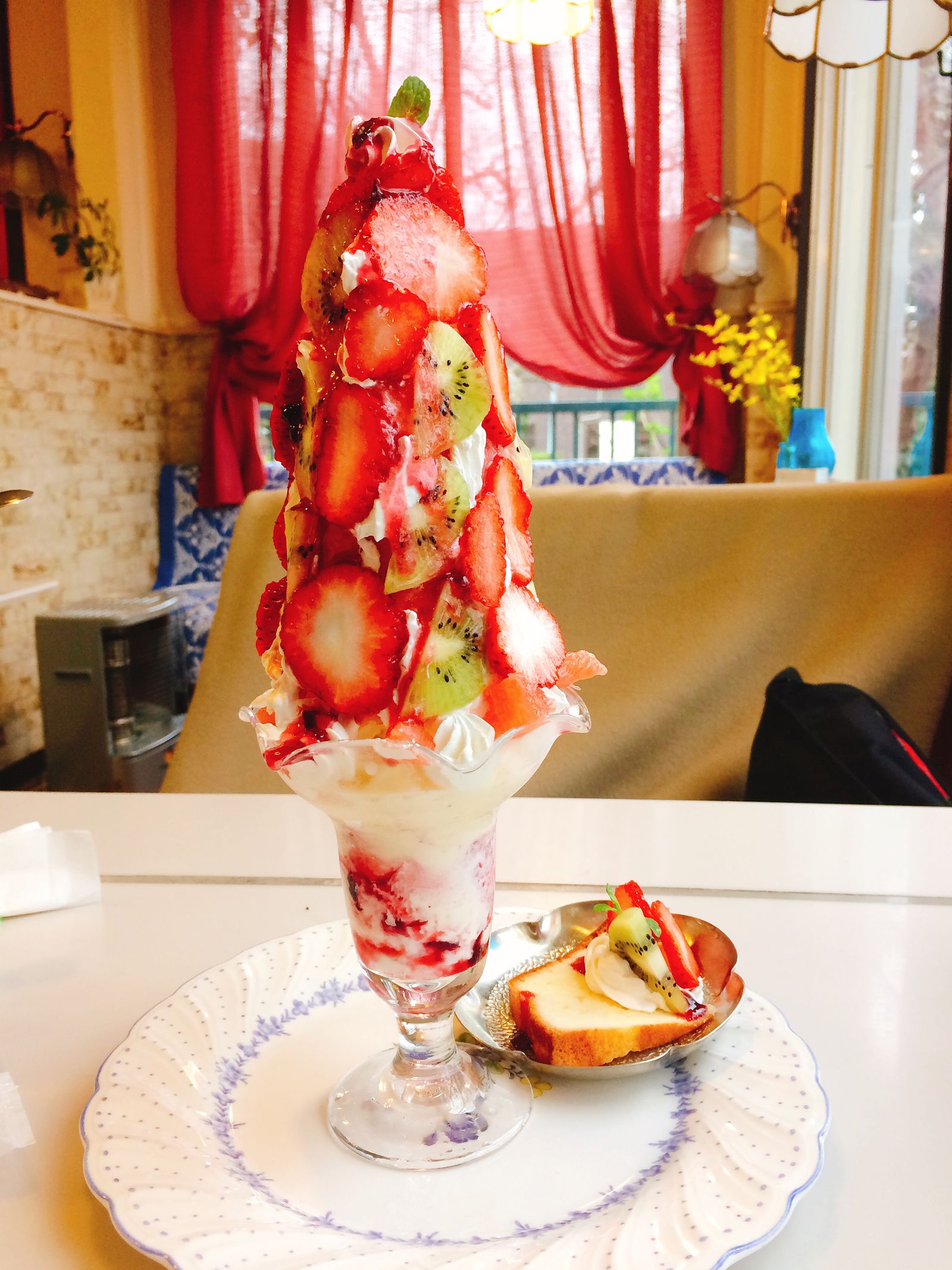 カフェド ティー エリー
