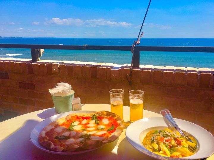 海を見渡せる絶景カフェ！七里ヶ浜の「アマルフィイ デラセーラ」とは