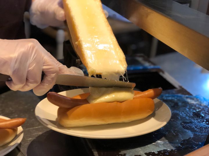 ラクレットを片手で堪能。水道橋「パークストリートカフェ」とは