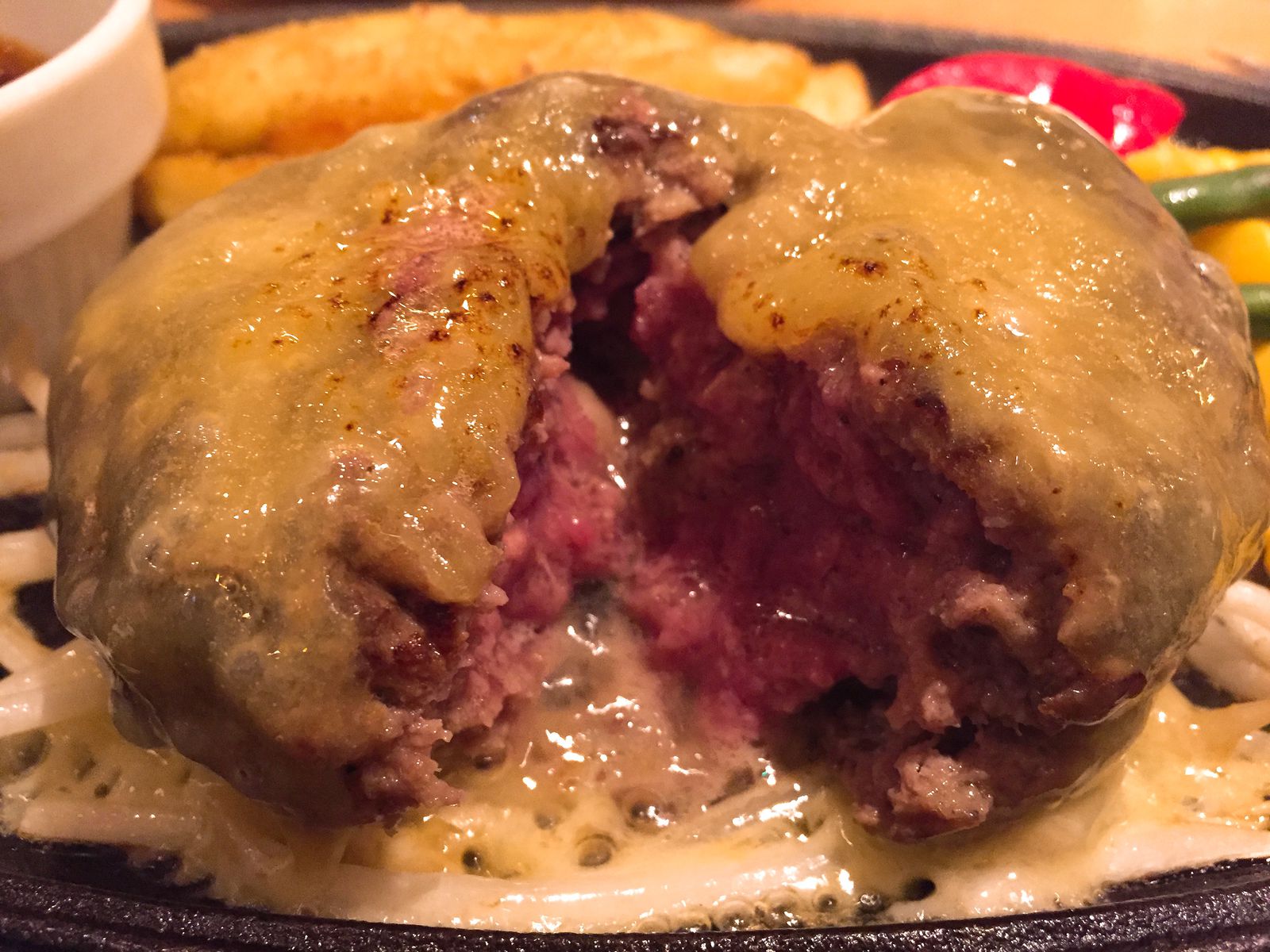 溢れる肉汁 とろ りチーズ 東京都内の 絶品チーズハンバーグ のお店9選 Retrip リトリップ