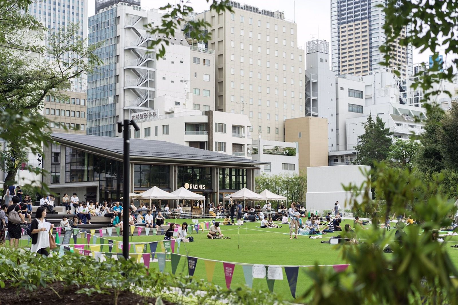 ロマンチックすぎるオシャレ公園 池袋のオアシス 南池袋公園 の魅力とは Retrip リトリップ