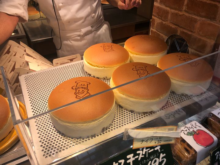 大阪　デザート　りくろーおじさんの店