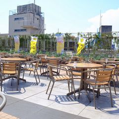 夏は太陽の下で乾杯 昼から飲めちゃう 東京都内のビアガーデン7選 Retrip リトリップ