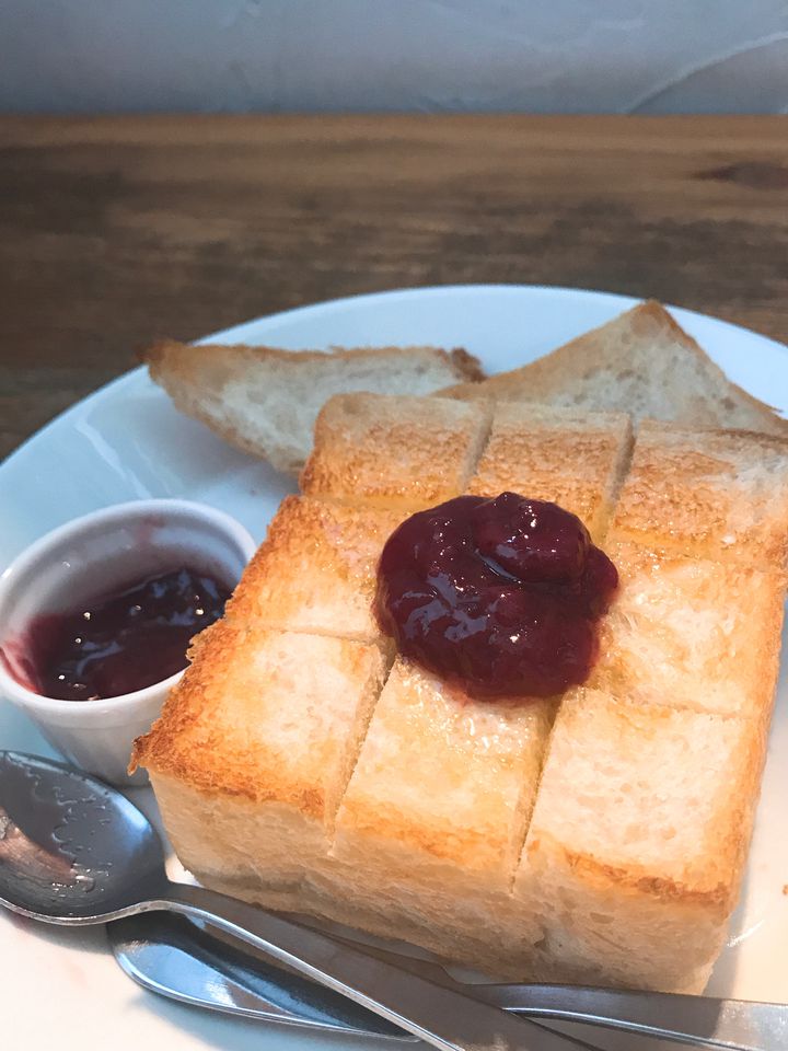 【現物あり】中古3層厚切りトースト 今日の活力に！喫茶店モーニングで厚切トーストを楽しむ6選 | グルメ
