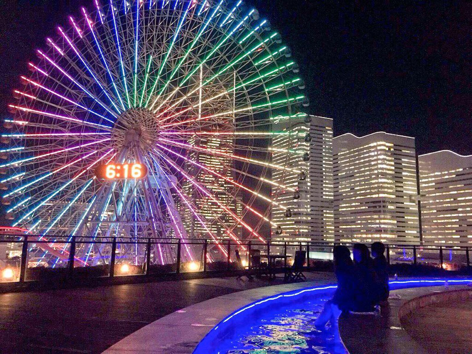 夜景を見ながら足湯が楽しめる 横浜の超穴場スポット みなとみらい万葉倶楽部 とは Retrip リトリップ