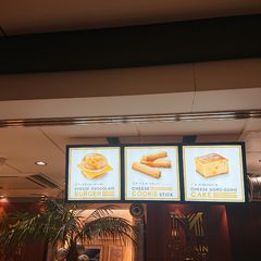 はみでるチーズのスイーツバーガー マイキャプテンチーズtokyo 東京駅にオープン Retrip リトリップ