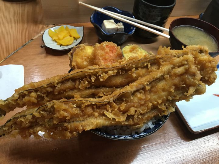 見た目もコスパも最強 東京都内で食べられる はみ出しグルメ 9選 Retrip リトリップ