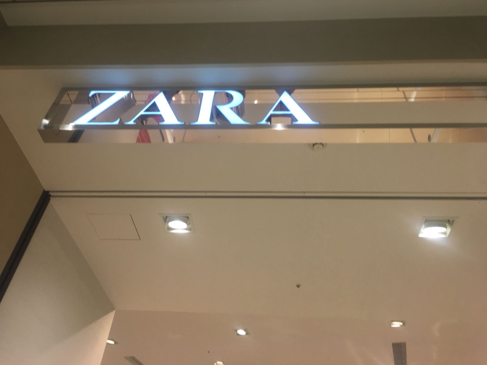 Zara ららぽーと横浜店 Retrip リトリップ