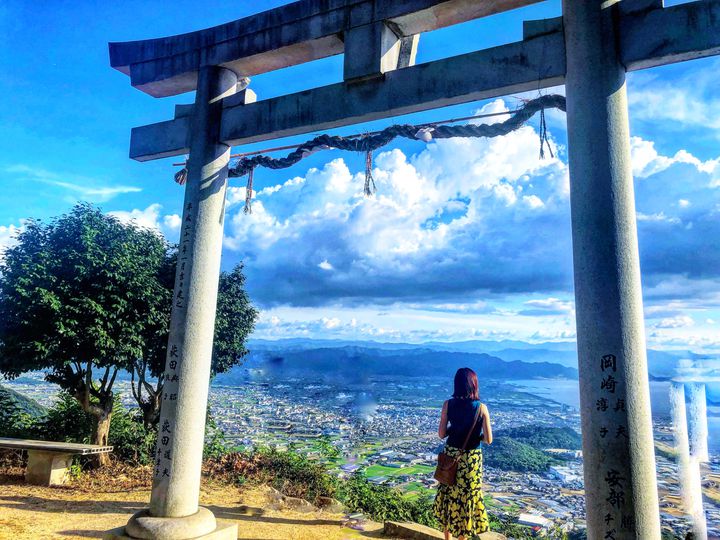 天空の鳥居が聳え立つ 香川県にある 高屋神社 が神秘的すぎる Retrip リトリップ