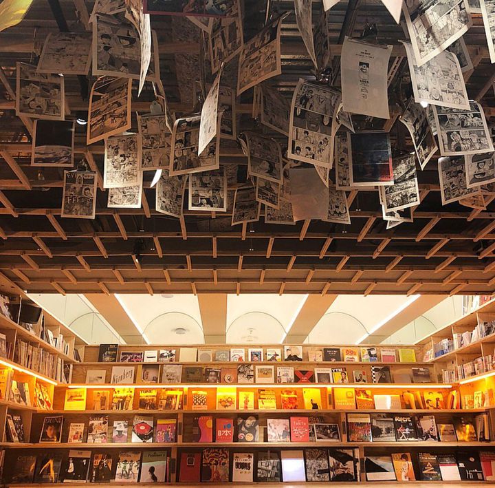 泊まれる本屋×BLACKカフェ。新宿のブックアンドベッドトウキョウに行ってきた