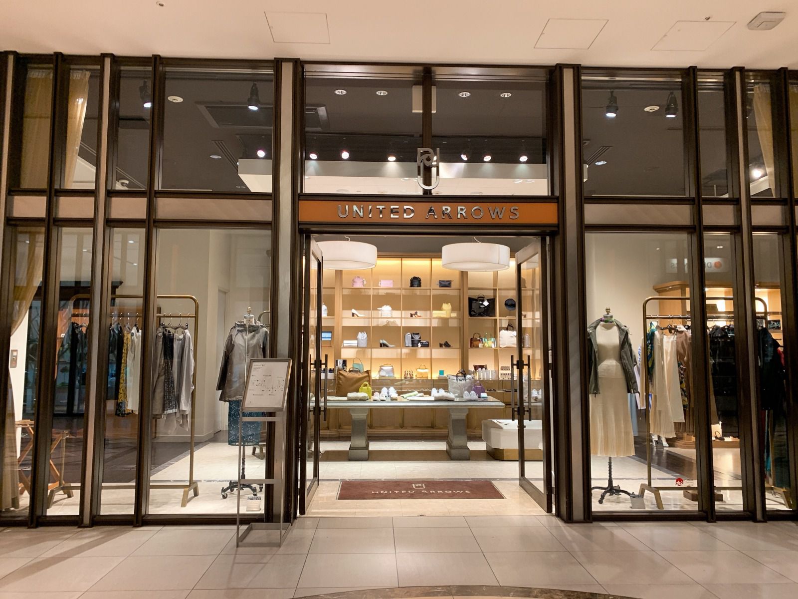 ユナイテッドアローズ 丸の内店 Retrip リトリップ