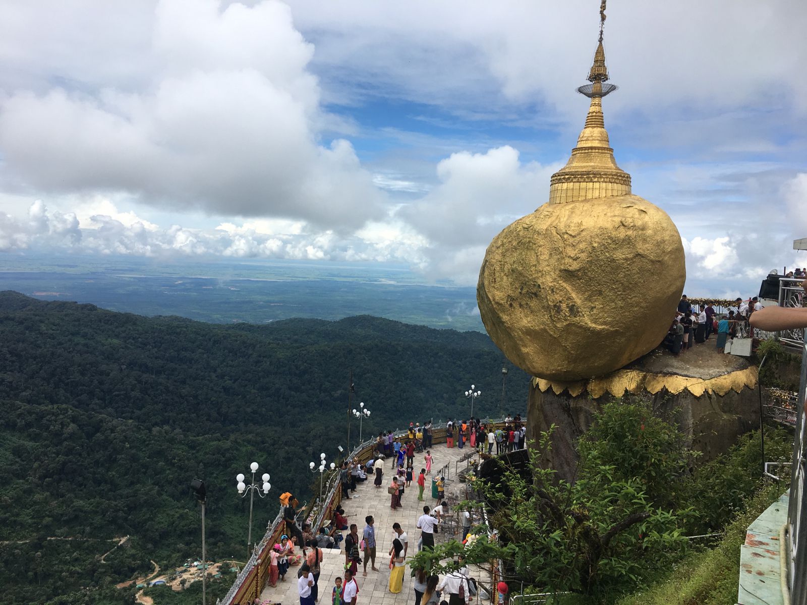 チャイティーヨー ゴールデンロック Kyaikto Golden Rock Retrip リトリップ