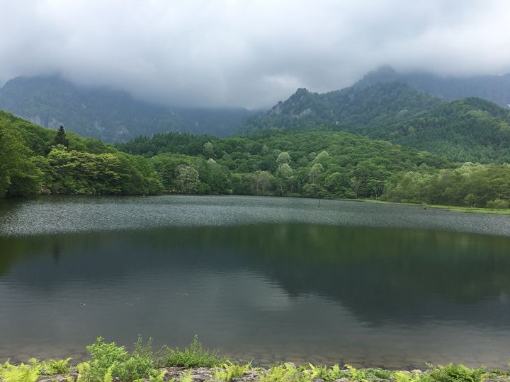 長野で見つけたウユニ塩湖 鏡張りの絶景が美しい 戸隠高原 の紅葉とは Retrip リトリップ