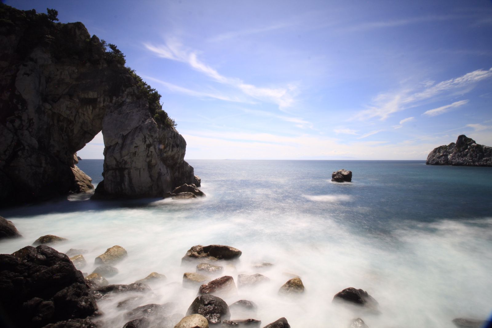 4枚目の画像 | そこは日本のエーゲ海！白と青のコントラストが美しすぎる「白崎海岸」とは | RETRIP[リトリップ]