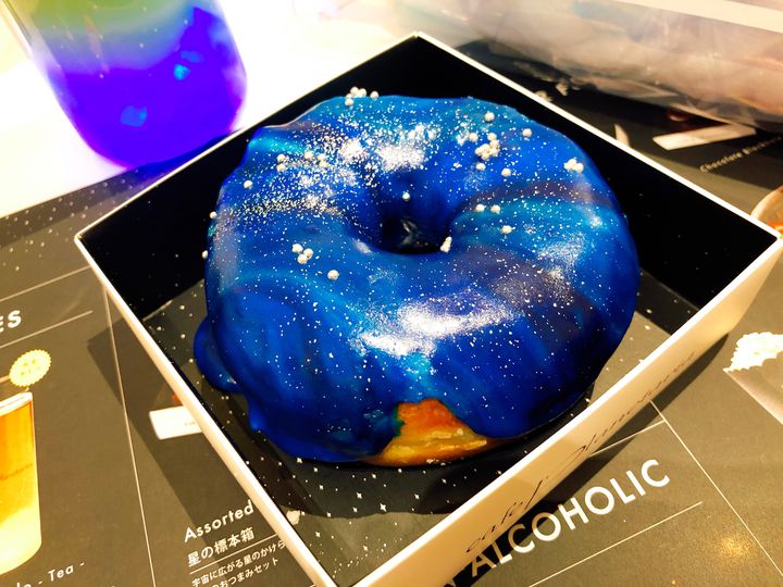 星空を詰め込んだ夢のドーナツ！有楽町のプラネタリウム併設カフェに胸