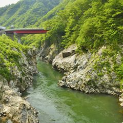 日本の 赤壁 はここにあった 山形県 赤芝峡 の紅葉が息を呑むほど美しい Retrip リトリップ